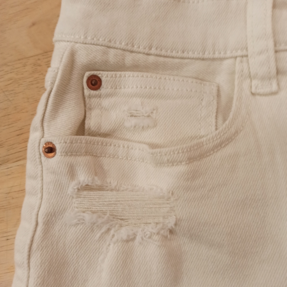 NWT women's Cello White Boyfriend cutoff Shorts SIZE XL - Picture 3 of 16